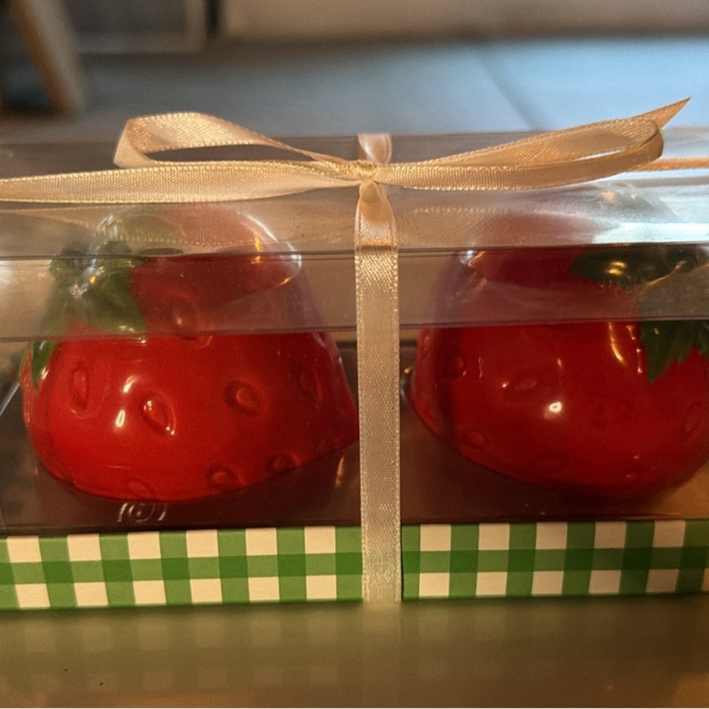 Red Strawberry Salt and Pepper Shakers - Picture 5 of 5